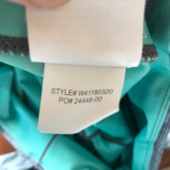 Prana Green Striped Yoga Cropped Leggings Women’s Size XL Style # W41180320 - Picture 9 of 9